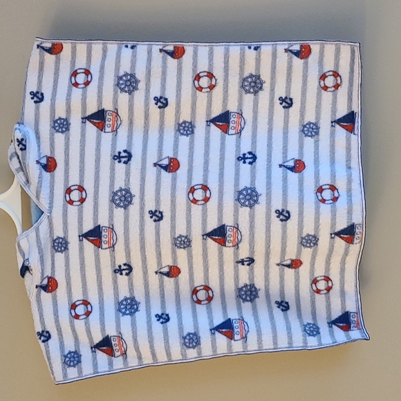 Soft reversible hooded swimsuit coverup - Picture 4 of 4